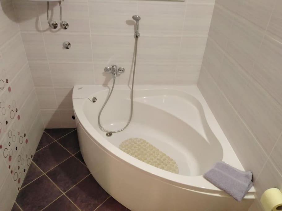 Apartment Mia - Spacious Apartment On 85 M2 With Beautiful Sea View โตรกีร์ ภายนอก รูปภาพ