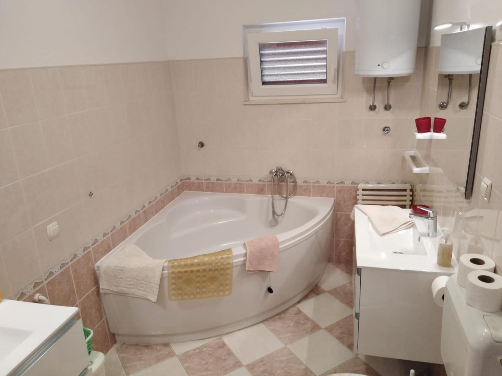 Apartment Mia - Spacious Apartment On 85 M2 With Beautiful Sea View โตรกีร์ ภายนอก รูปภาพ